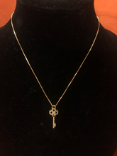 Load image into Gallery viewer, Key to my heart necklace
